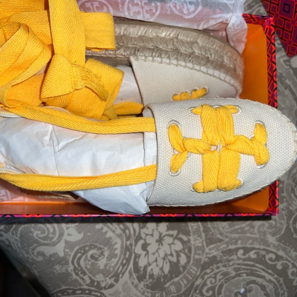 Tory Burch Shoes - 🤩BEAUTIFUL LIKE NEW🤩 Tory Burch espadrilles